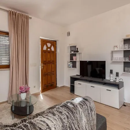 Awesome In With House Sea View