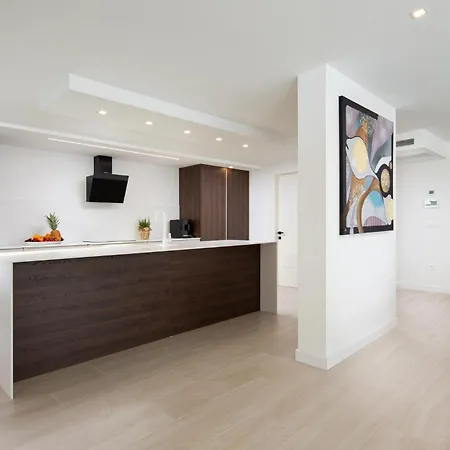 Apartamento 4 Bedroom Nice Apartment In Malinska *