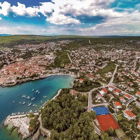 Nice Apartment In Malinska With Kitchen Apartmán