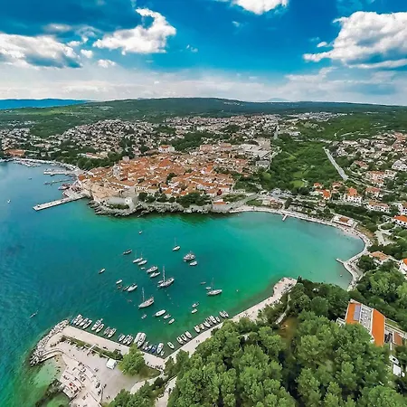 Nice Apartment In Malinska With Kitchen *