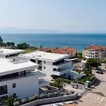 Appartamento 4 Bedroom Nice Apartment In Malinska