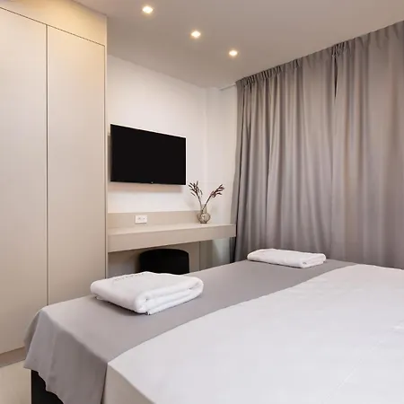 4 Bedroom Nice Apartment In Malinska *