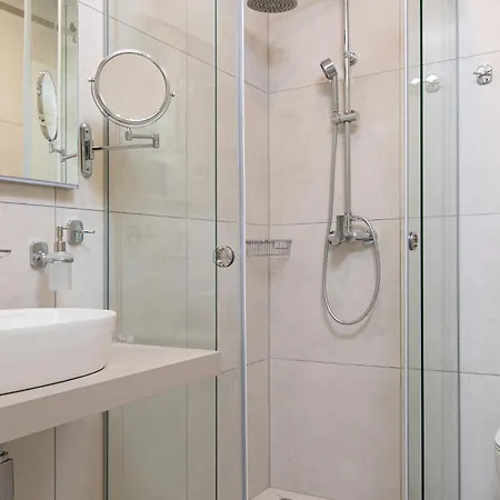 Nice Apartment In Malinska With Kitchen דירה *