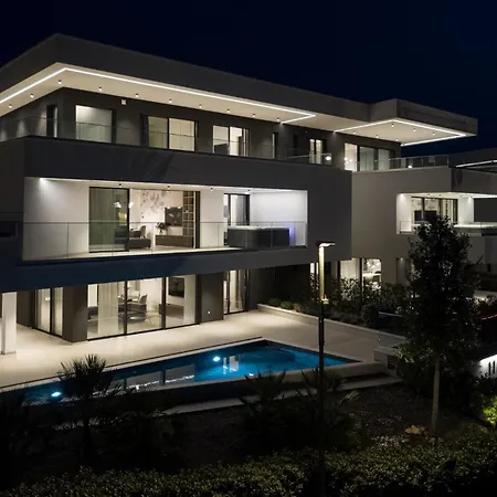 شقة 4 Bedroom Awesome Apartment In Malinska *